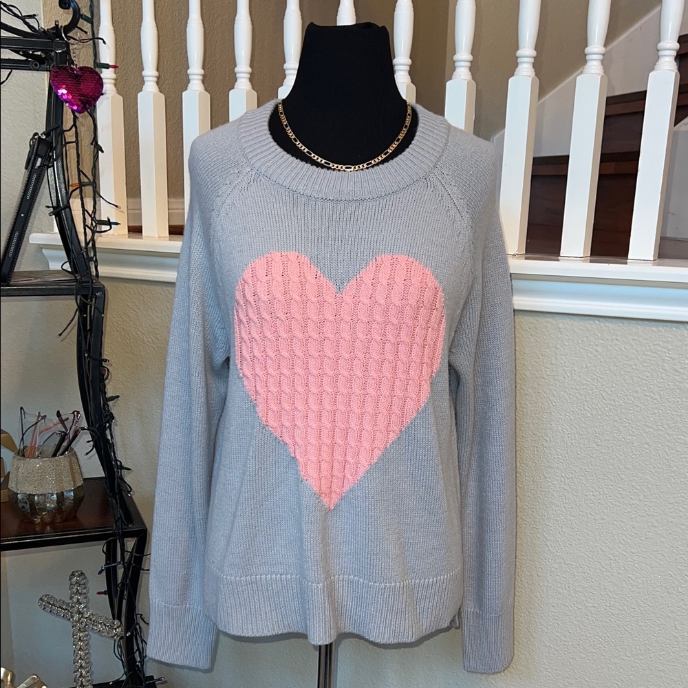 Cozy Heart Design Crewneck Sweater in Light Gray and Pink